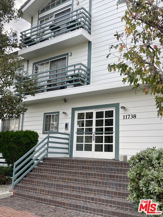 Building Photo - 11738 Mayfield Ave