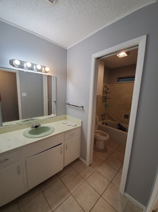 Foto del edificio - Beautiful brick home in Beaumont West End