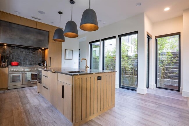 Foto del edificio - 1501 Rockmoor Ave