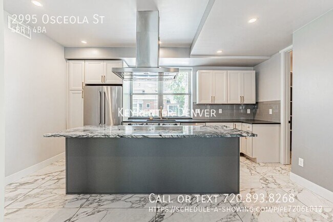 Foto del edificio - Luxury 4-Bedroom Home with Modern Amenitie...