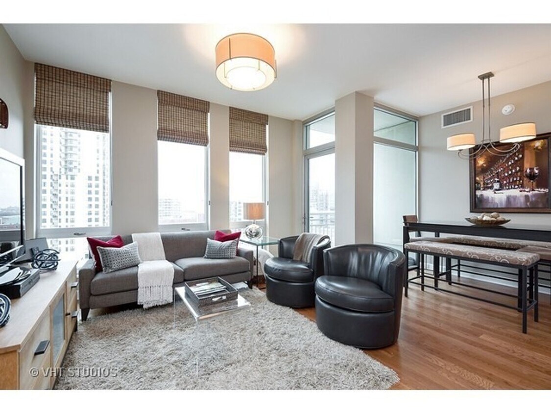 Primary Photo - Southloop 2b2b comfortable living!