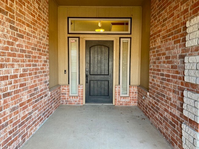 Foto del edificio - Water Front Property!!  3 Bed, 2 bath with Storm Shelter