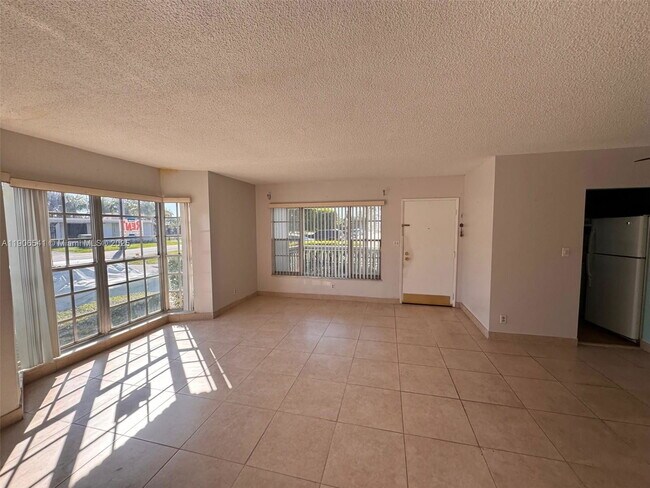 Foto del edificio - 1971 SE 5th Ct