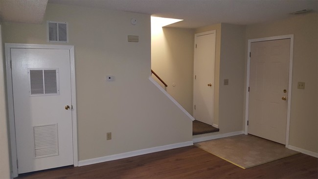Building Photo - 808 Foster Ln