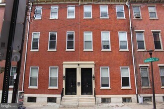 Building Photo - 406 S 9th St