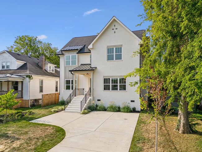 Foto del edificio - The Nations | Rooftop Balcony + Private Yard