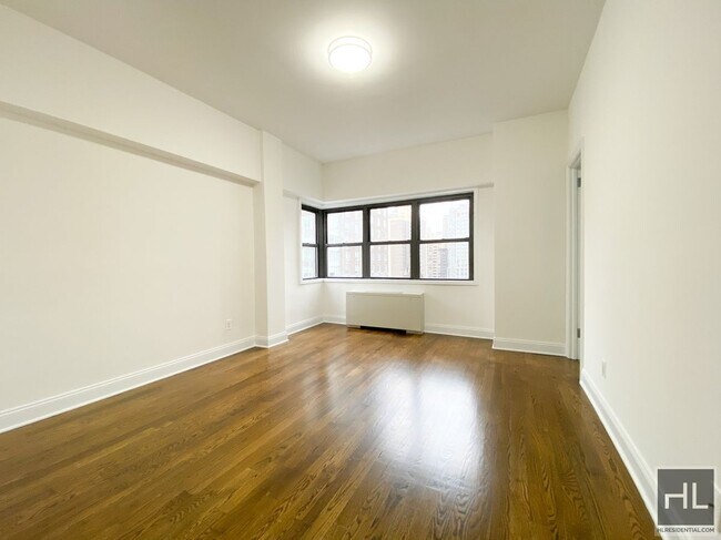 Building Photo - E 88th St