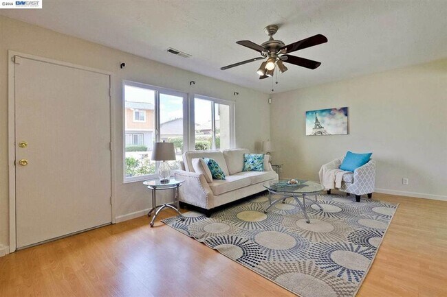 Building Photo - $2,890 / 3 BR - GORGEOUS TOWN HOME IN NORTHGATE AREA OF FREMONT!