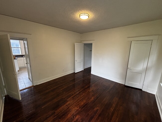 Building Photo - 2022 Waverly Ave