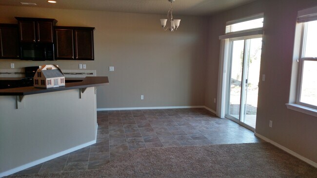 Foto del edificio - 3 Bed 2 Bath Post Falls Rancher