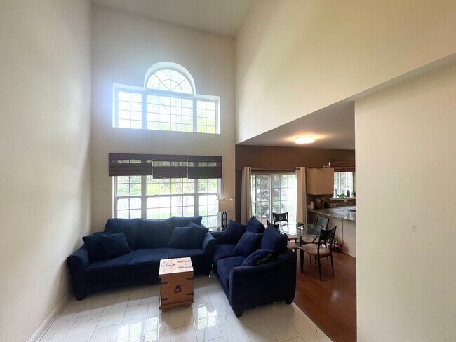 Foto del edificio - 333 N W Pointe Dr