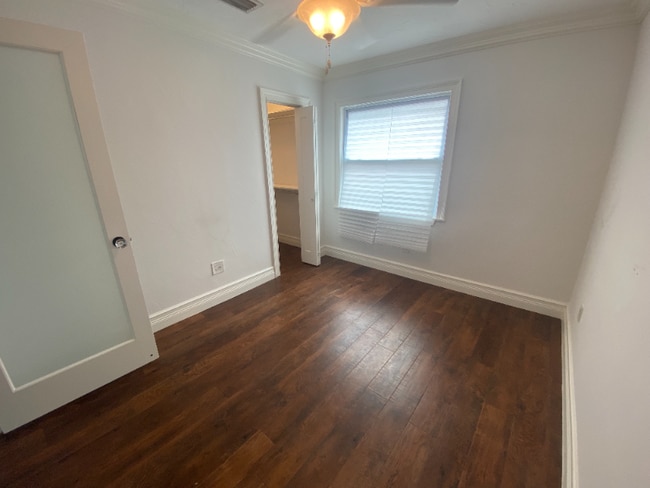 Foto del edificio - 828 SW 43rd Ave