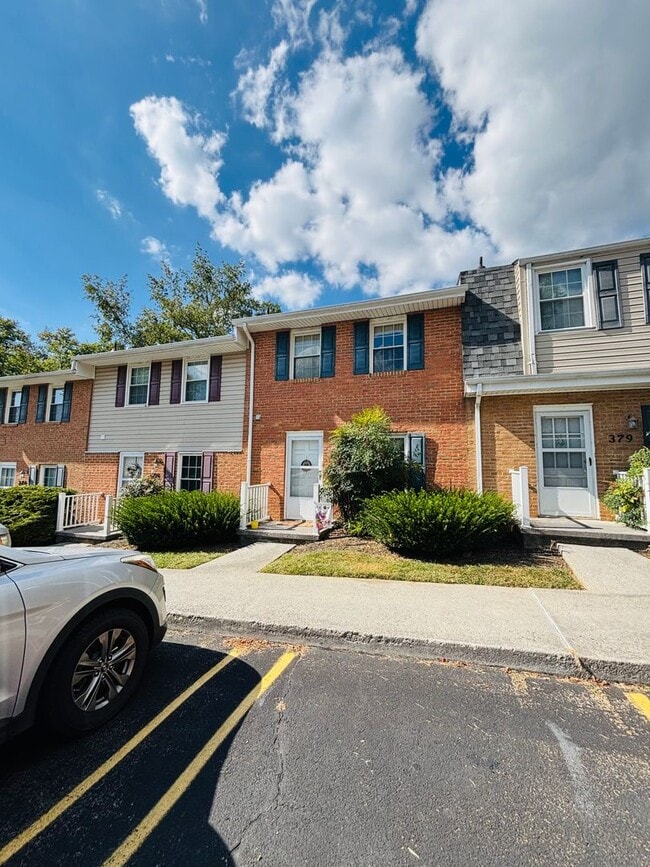 2 Bedroom, 1.5 Bath Townhouse - 2 Bedroom, 1.5 Bath Townhouse