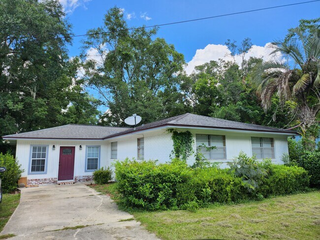 Building Photo - 1120 E Clark Ave