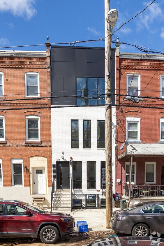 Building Photo - 318 N Preston St