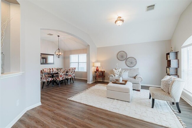 Building Photo - 25130 Diamond Ranch Dr