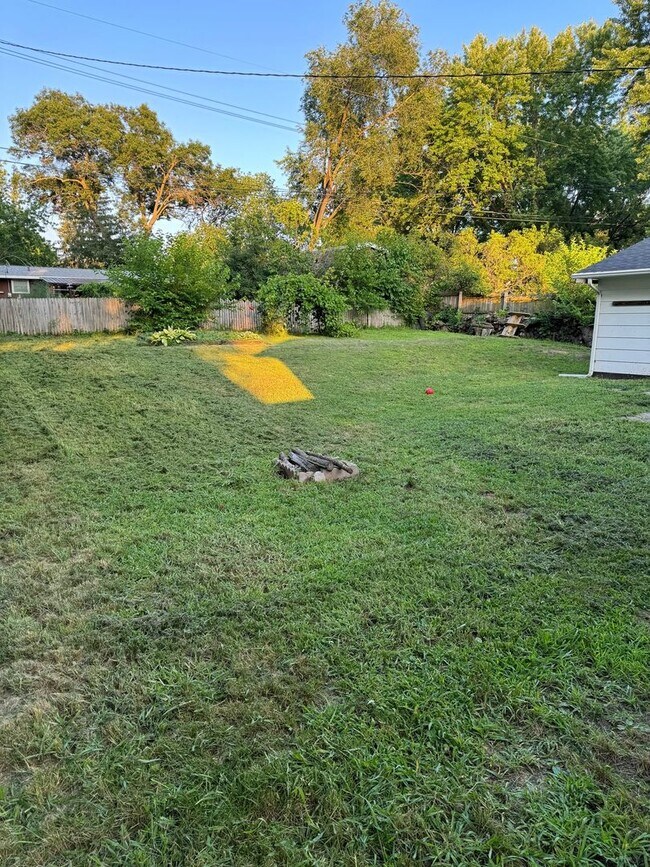 Building Photo - 3 Bedroom Single Family Home in Eau Claire