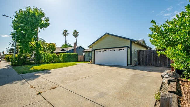Building Photo - 1623 Oneel Dr