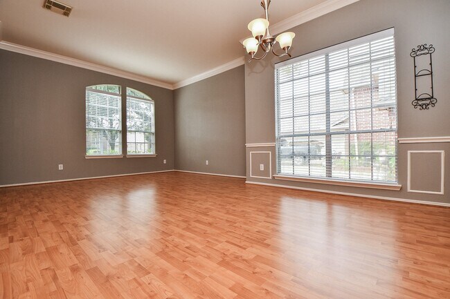 Foto del edificio - 4622 Forest Home Dr
