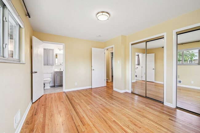 Building Photo - 994 E Costilla Ave