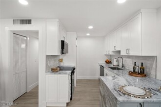 Building Photo - 342 Harbour Dr