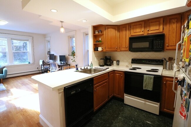 Foto del edificio - 30 Upland Rd