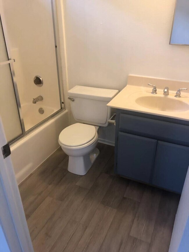 Foto del edificio - 1815 Cedar St