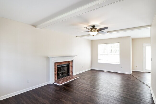 Foto del edificio - 2873 Iroquois Dr