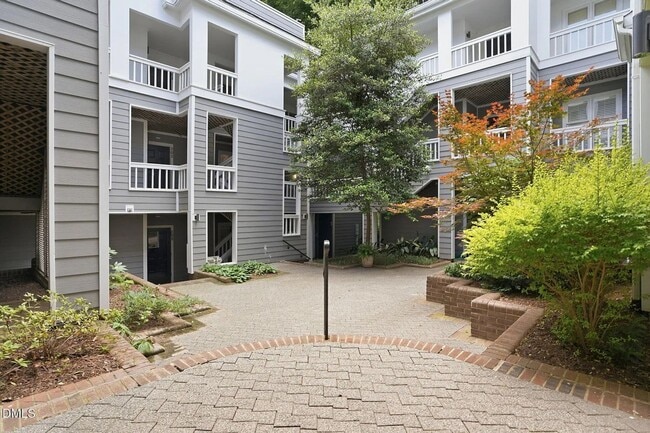 Building Photo - 700 Bishops Park Dr