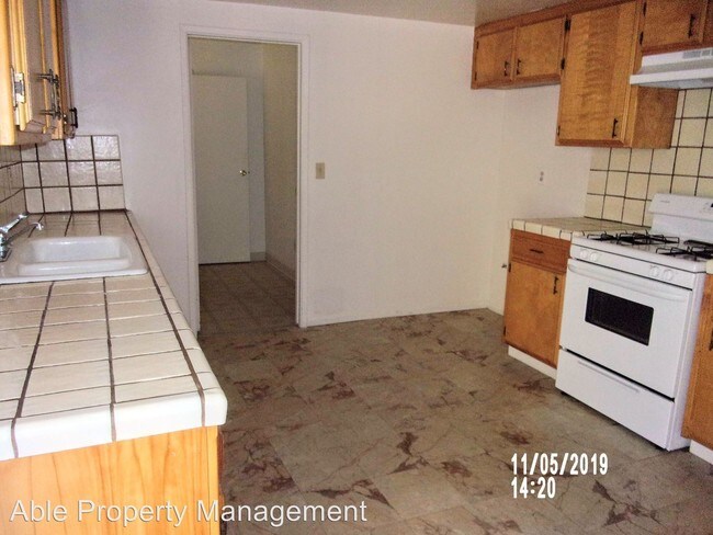Building Photo - 2900 Fulop St