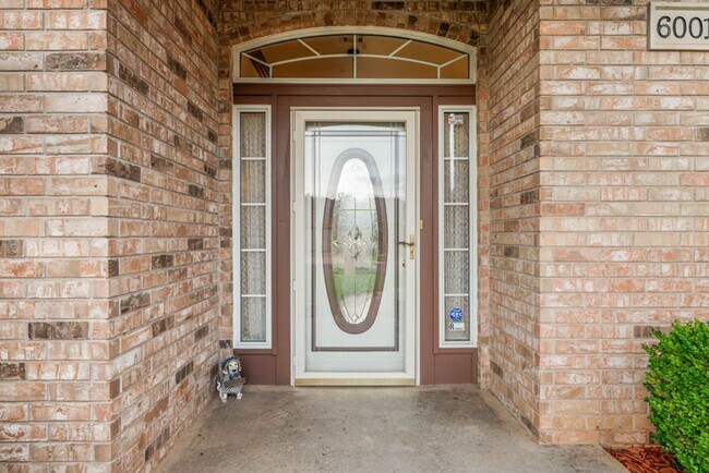 Foto del edificio - Gorgeous 4 Bed 3 Bath Home Near Tinker Air...