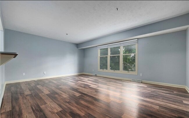 Building Photo - 20652 Detroit Rd