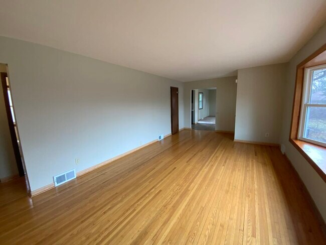 Foto del edificio - 6069 Woody Ln NE