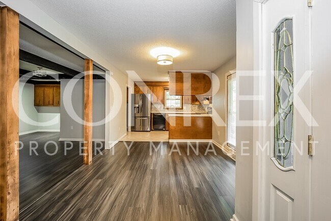 Building Photo - Gorgeous Three Bedroom w/ Upgrades
