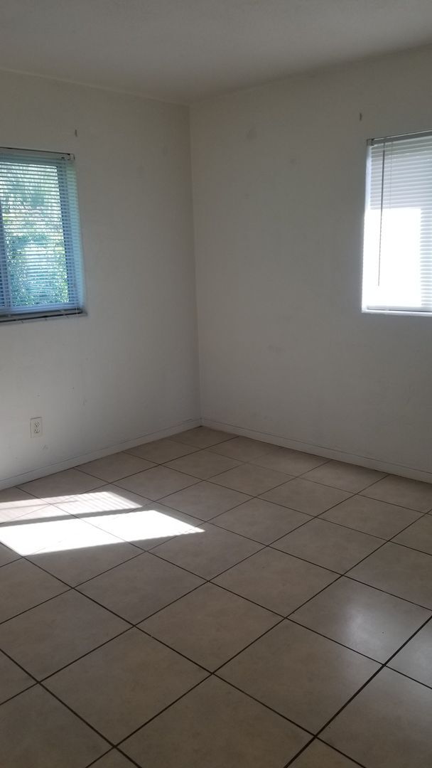 Photo - RENT REDUCTION!! 2 bed 1 bath Apartment Wa...