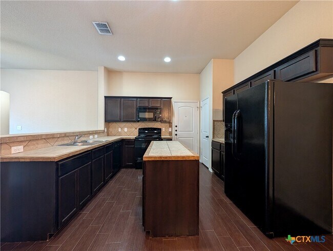 Foto del edificio - 660 Creekside Cir