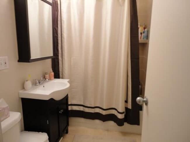 Building Photo - Available 5/1 Studio right on Commonwealth...