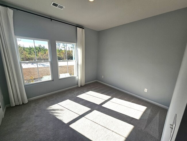 Building Photo - 108 Saddle St