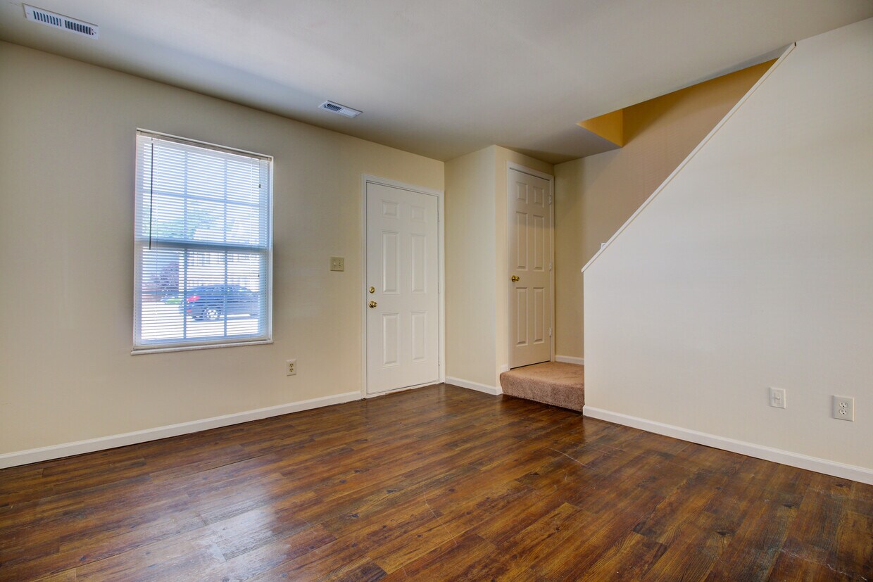 218 Veterans Pky, Columbia, IL 62236 Townhome Rentals in Columbia IL