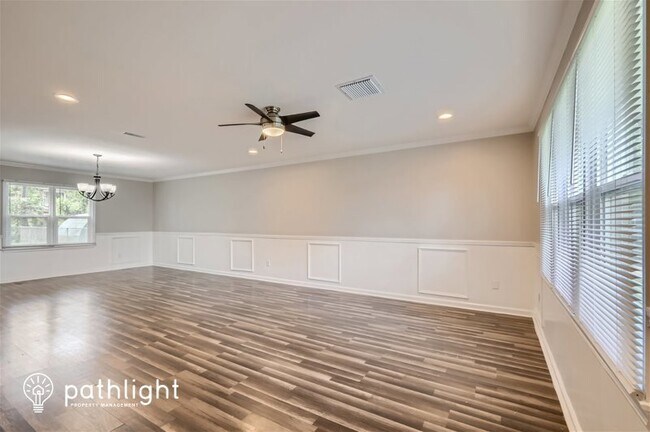 Building Photo - 844 Sheldon Ave