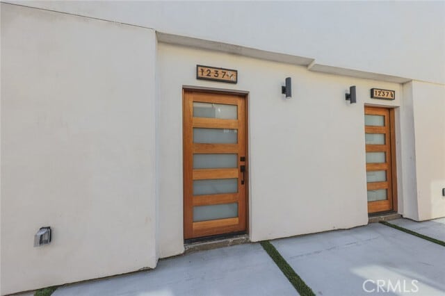 Building Photo - 1237 N Orange Dr