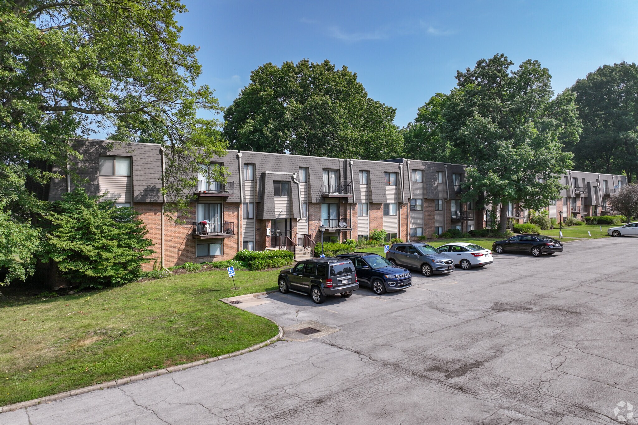 Liberty Park Apartments – photo 2