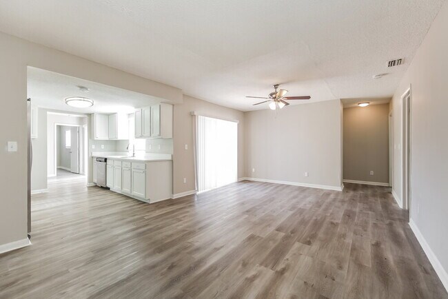 Building Photo - 4336 Country Club Blvd