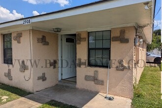 Building Photo - 2908 Wipprecht St
