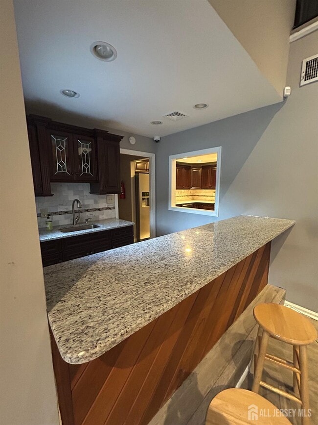 Building Photo - 715 Sunshine Ct