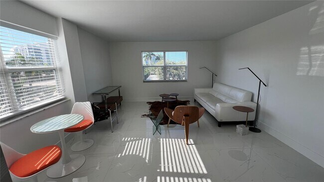 Foto del edificio - 619 Orton Ave