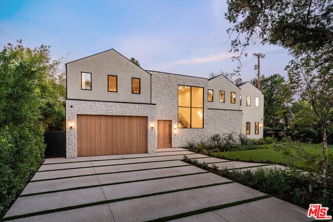 Foto del edificio - 5064 Encino Ave