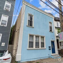 Building Photo - 1019 Summit Ave