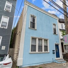 Building Photo - 1019 Summit Ave