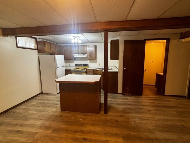 Foto del edificio - 1025 Charlo St